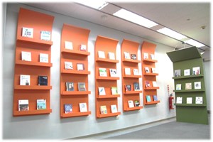 臺北院區自學中心- 新書展示區-掛式